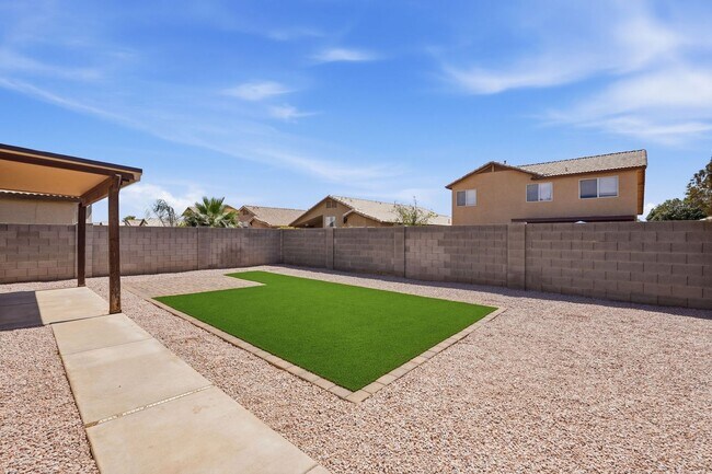 Building Photo - 3 Bedroom Home in Bridlewood!