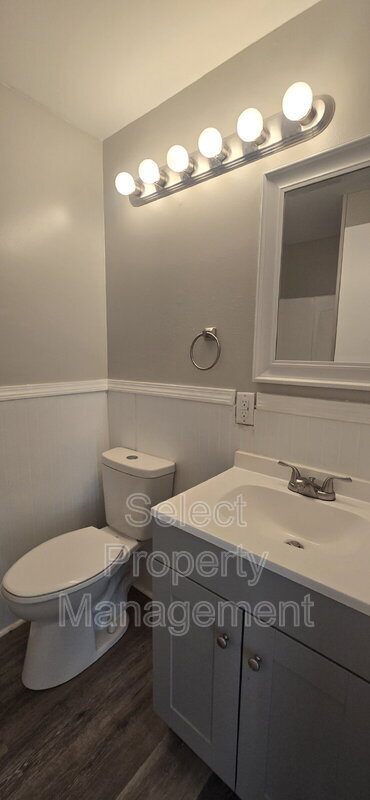 Building Photo - 3914 Maplecrest Rd