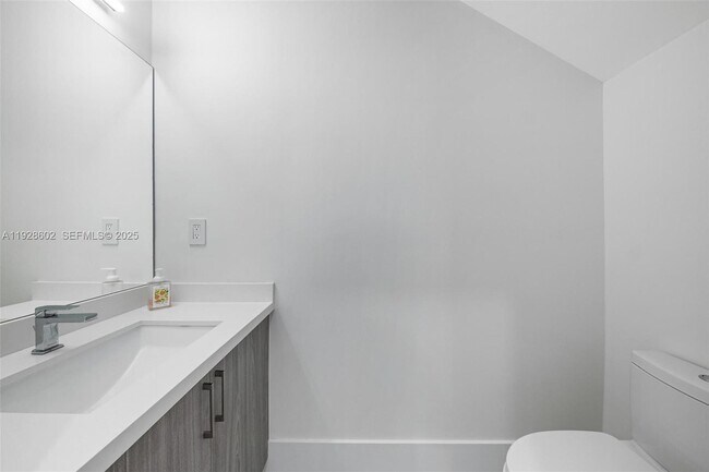 Building Photo - 3142 Carter St