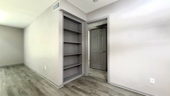 Building Photo - 1311 Antoine Dr