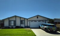 Building Photo - Single Level Home in Gated Community