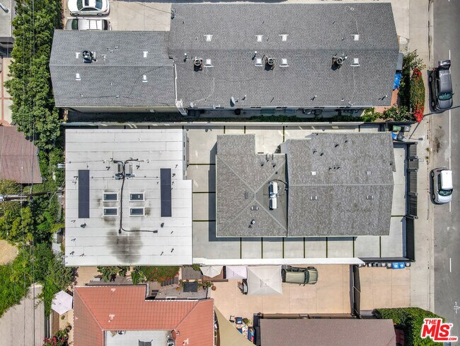 Building Photo - 11611 Burbank Blvd