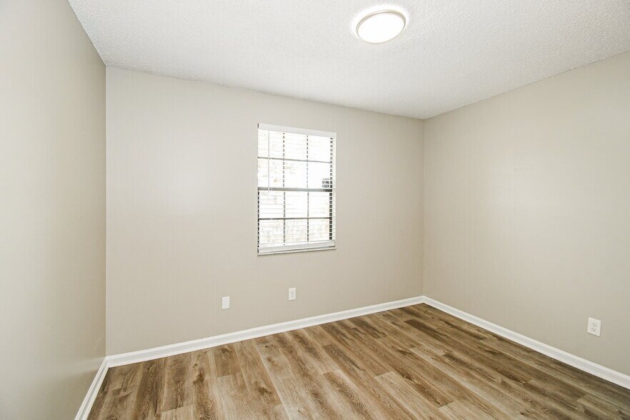 Building Photo - 8804 Falcon Trace Dr S