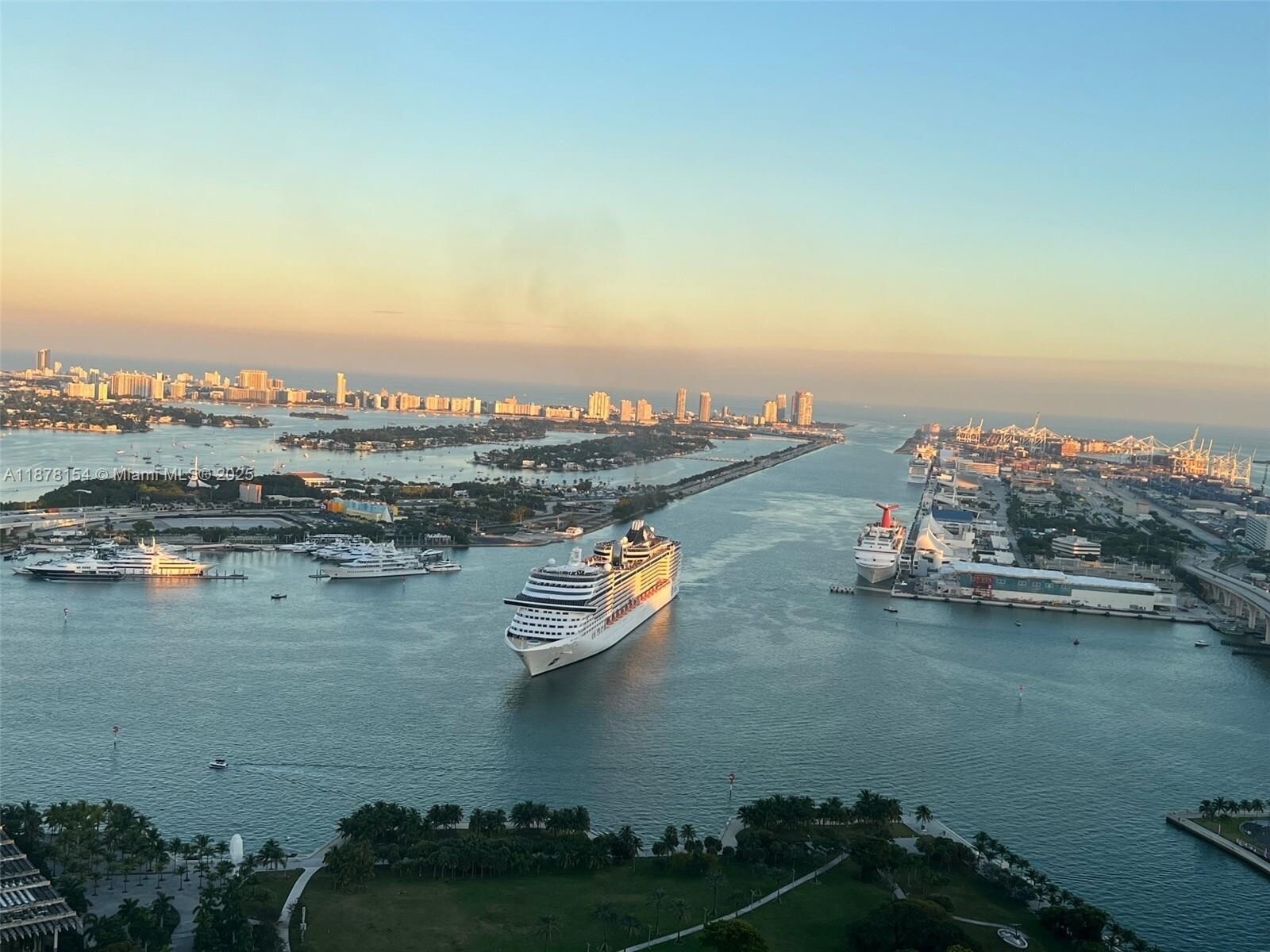 Building Photo - 1100 Biscayne Blvd