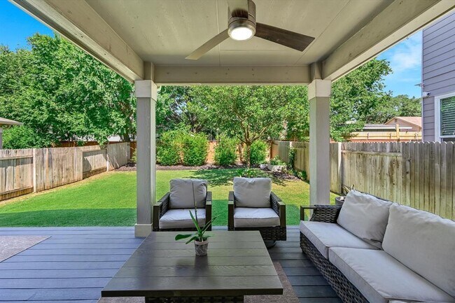 Building Photo - 9012 Golden Leaf Dr