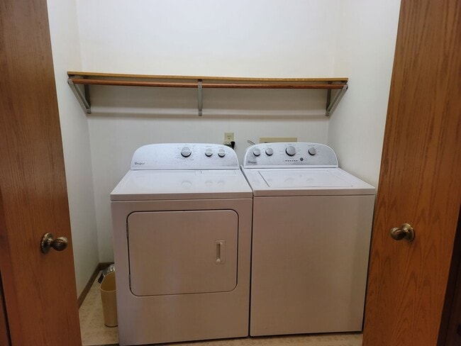 Building Photo - 1831 Rapids St