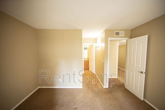 Building Photo - 15024 Avenida Venusto