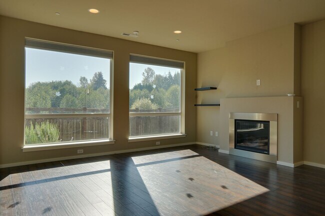 Building Photo - Luxury Oakleigh MainVue Home
