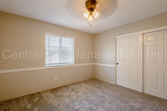 Building Photo - North Meadows - 3 Bedroom, 2 Bath Home wit...