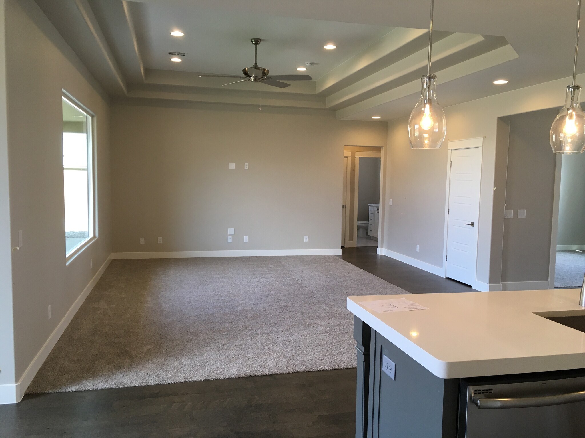 family room with tray ceiling - 3952 S Saddleback Rd