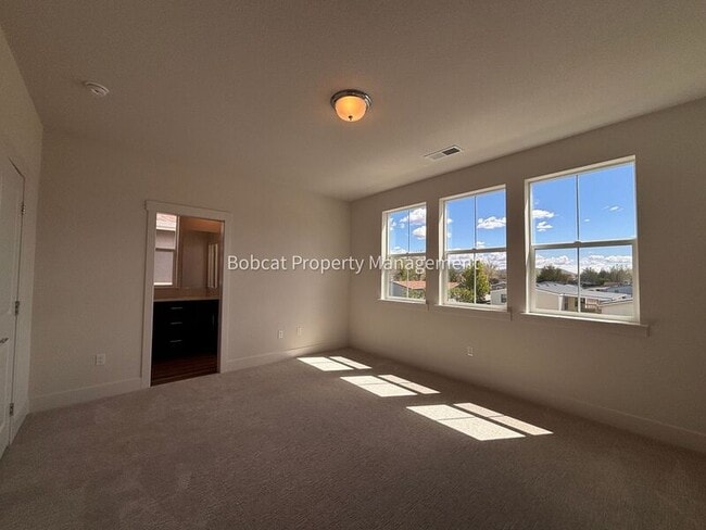 Building Photo - 1150 Little Ln