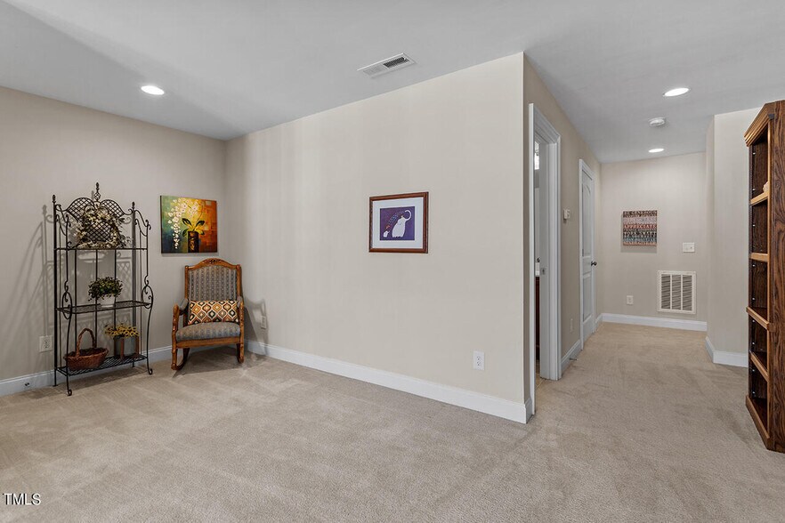 Building Photo - 550 Balsam Fir Dr