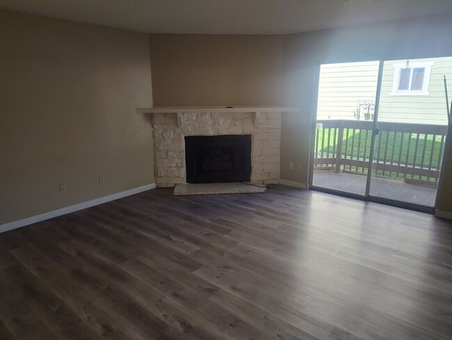 Building Photo - Gorgeous 2 bed Aurora condo for rent