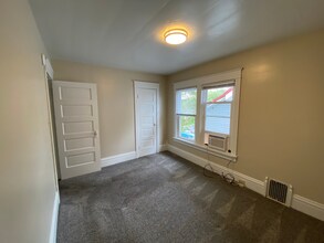 Building Photo - 1936 W 4th St