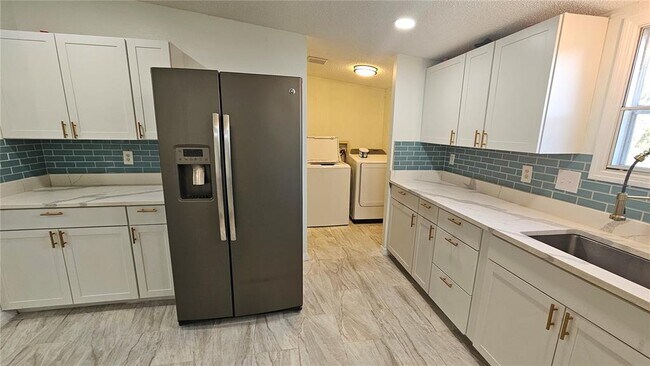 Building Photo - 12208 Glen Hill Dr