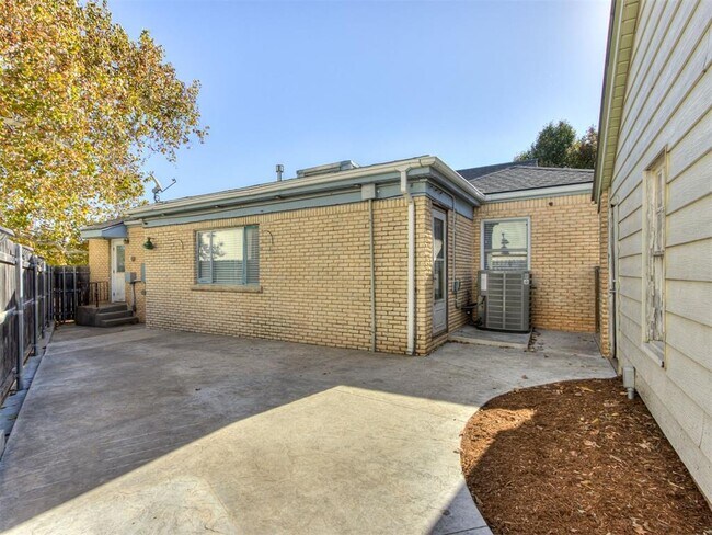 Building Photo - 2933 Cummings Dr