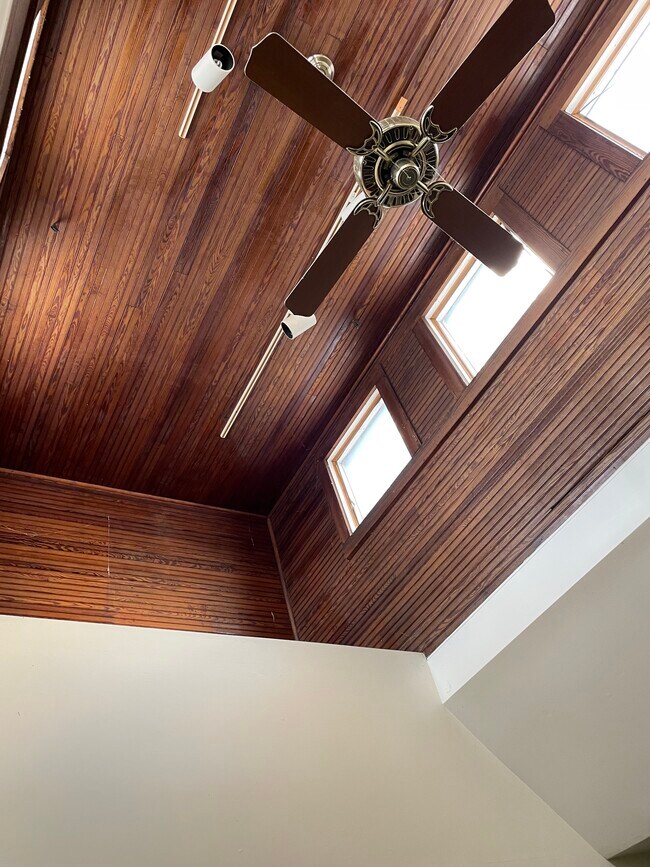 Building Photo - 10863 Main St