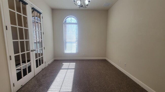 Building Photo - 706 Old Settlers Dr