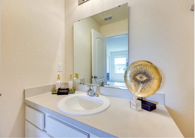 Building Photo - 89 Pomona Way