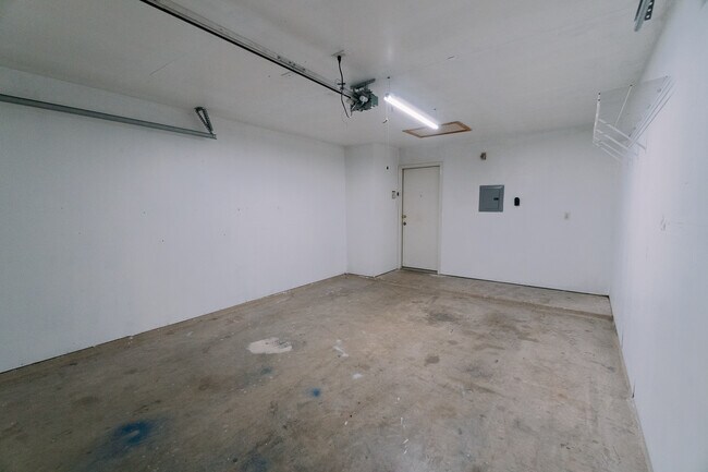 Building Photo - 10610 Tiger Way