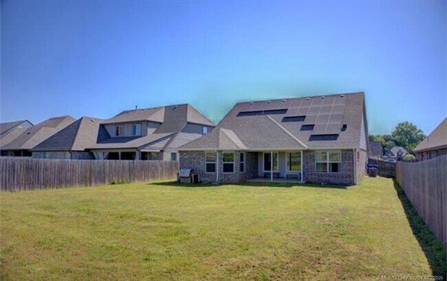 Building Photo - 7012 S Elder Ave
