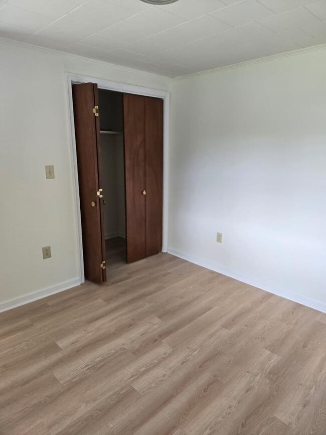 Building Photo - 155 School Ave