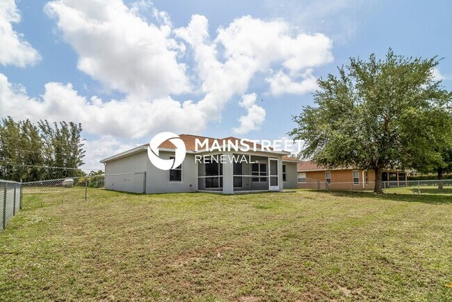 Building Photo - 3 Bedroom Pet-Friendly Home in Cape Coral, FL with Main Street Renewal
