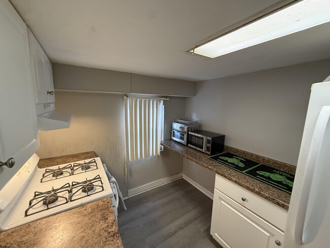 Building Photo - 105 N Richards Ave