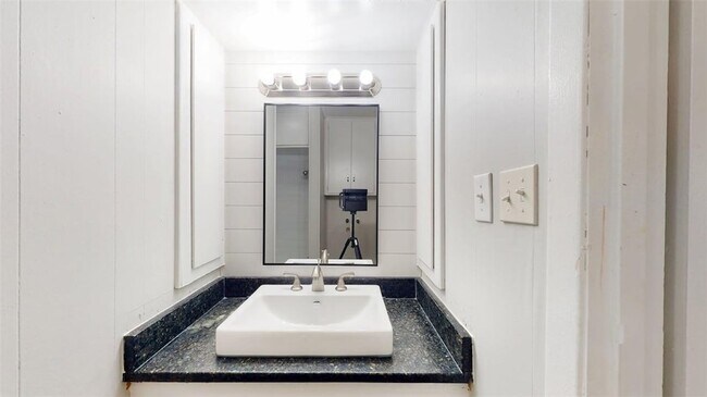 Building Photo - 16567 Farm to Market Rd 2154