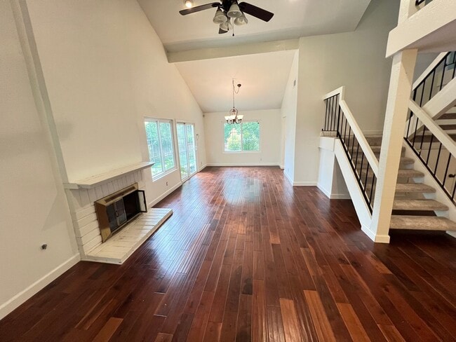Building Photo - Lovely 4 Bed 3 Bath Brea Home With SOLAR