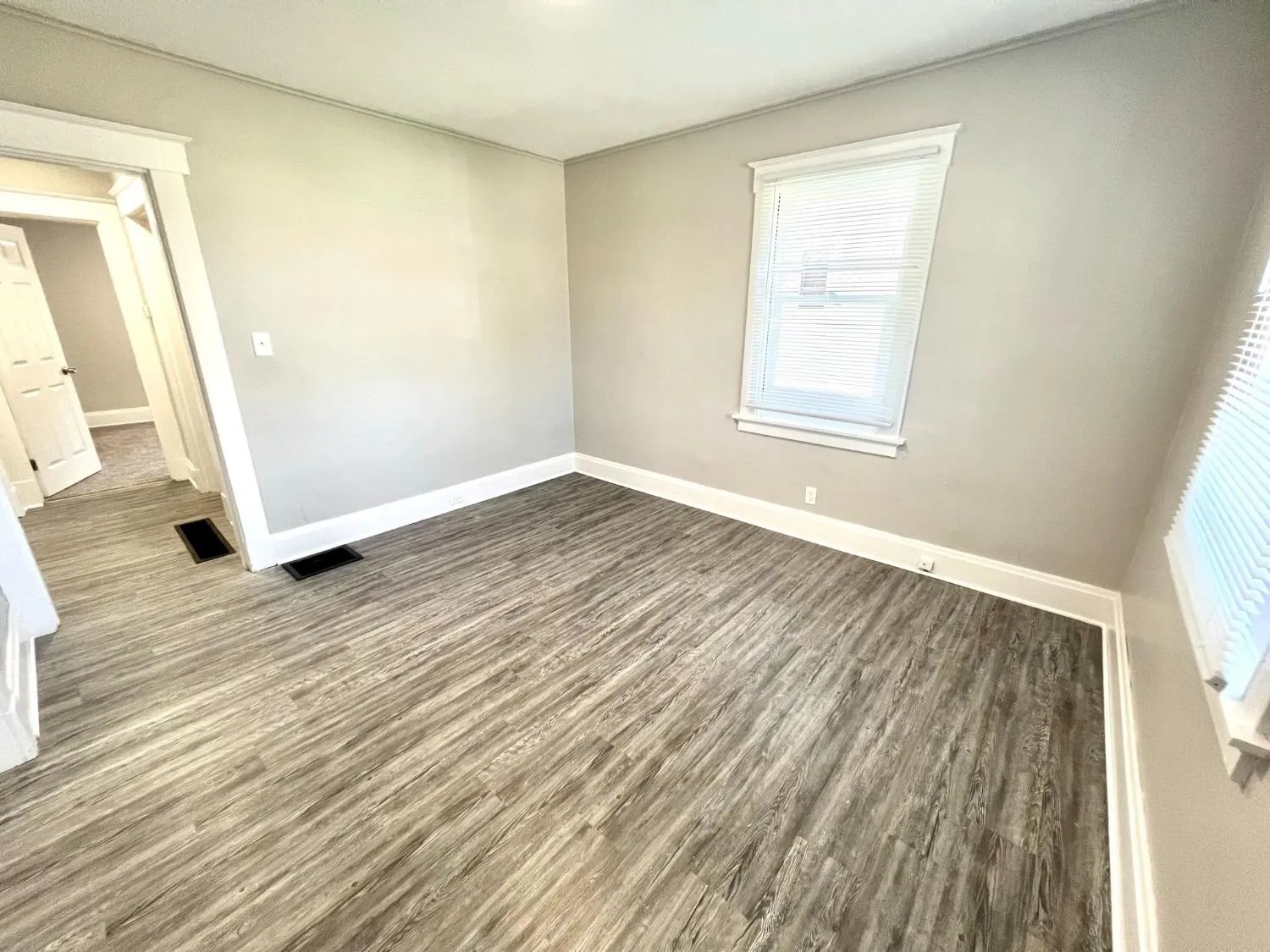 Building Photo - 1823 Sundale Ave