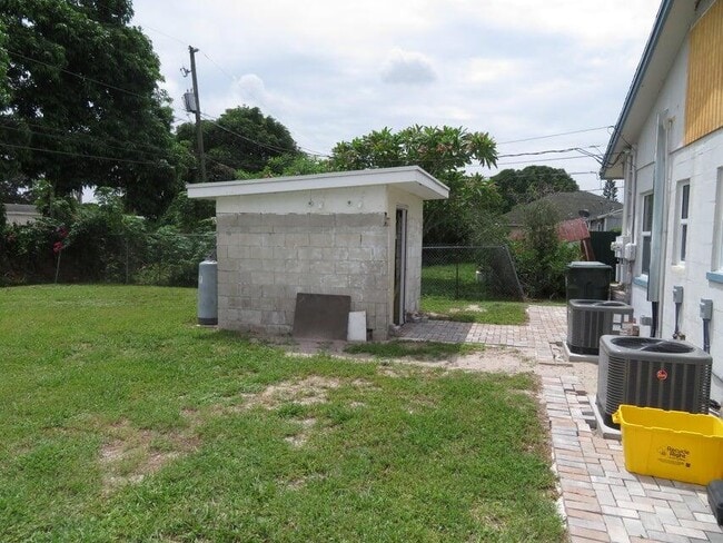 Building Photo - 340 Fleming Ave