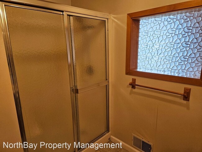 Building Photo - 3 br, 2 bath House - 19352 Deer Hill Rd