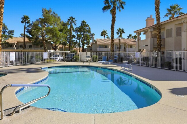 Building Photo - 2 bed, 2 bath Condo Right outside of Summerlin!