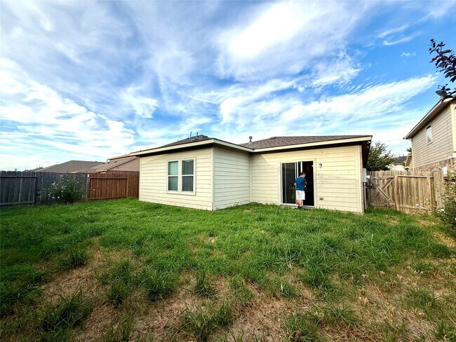 Building Photo - 6707 Enchanted Crest Dr