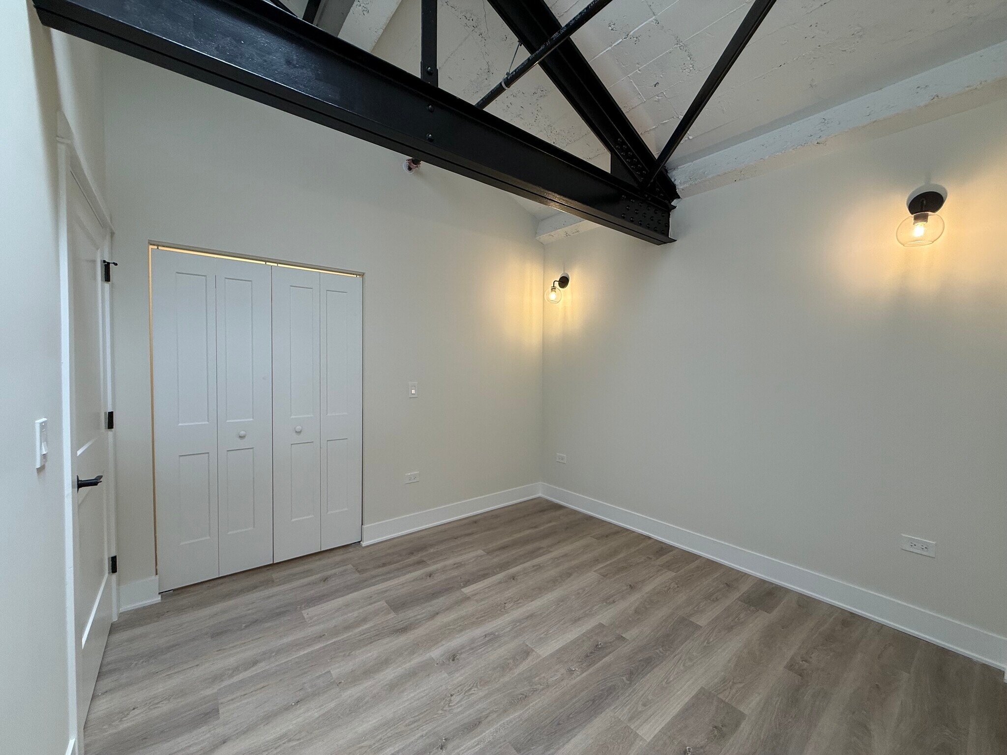 Building Photo - 1453 Maple Ave