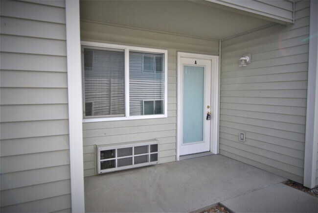Building Photo - 589 Eastmont Ave