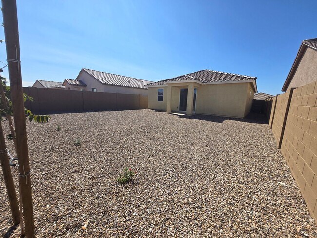 Building Photo - 3 Bedroom 2 Bathroom BELLA VISTA FARMS PRE...