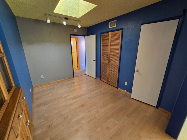Building Photo - Spacious 3BR/2BA with Modern Upgrades, Lar...