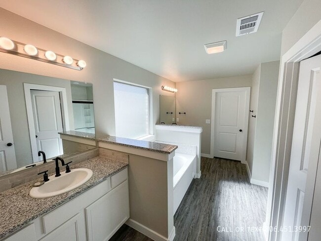 Building Photo - Beautiful 4/2 in Harvest Neighborhood!