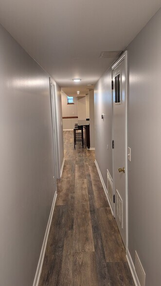 Building Photo - 429 E 45th Pl