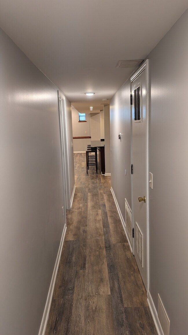 Building Photo - 429 E 45th Pl