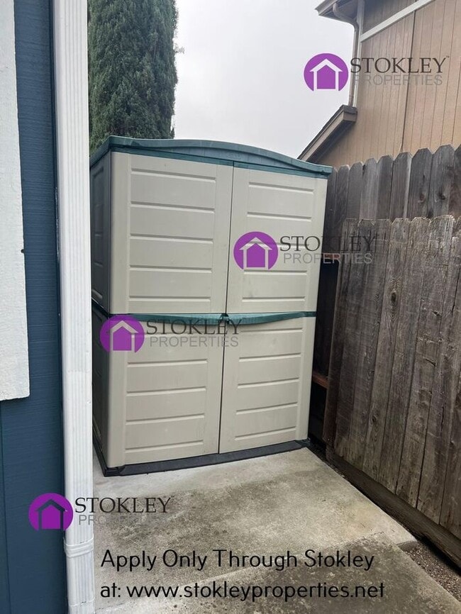 Building Photo - 3840 Rockford Dr