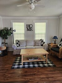 Building Photo - 205 E Ianthe St