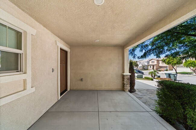 Building Photo - Beautiful Two-Story Home with Spacious Open Floor Plan!