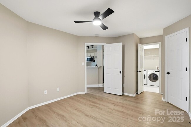 Building Photo - 2500 Cranbrook Ln