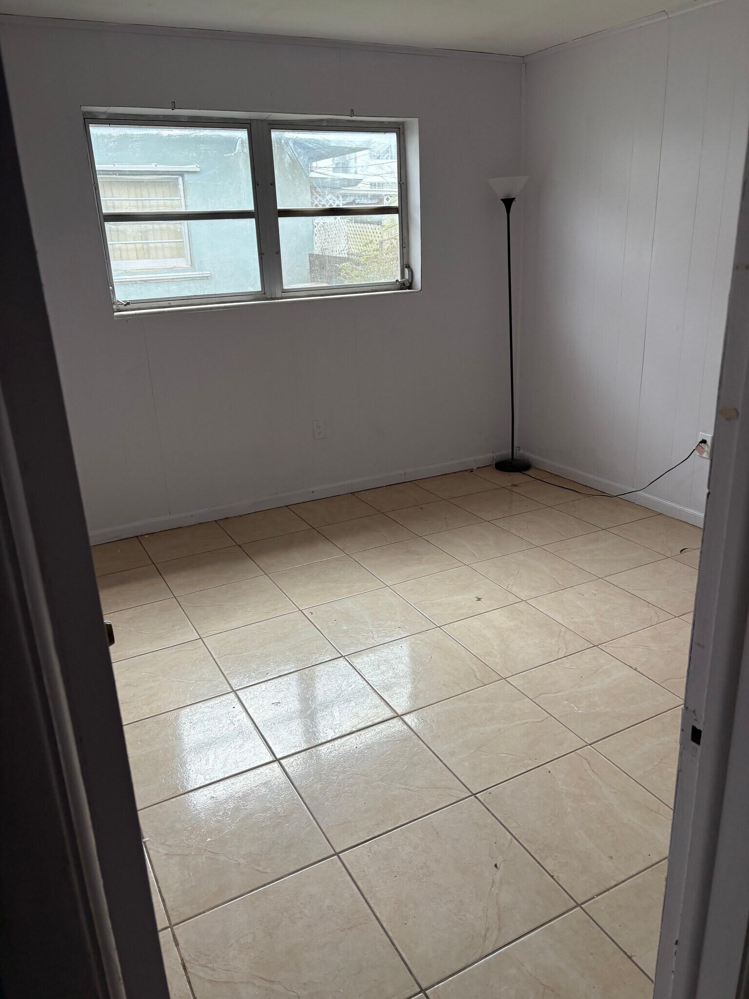 Building Photo - 530 NE 138th St