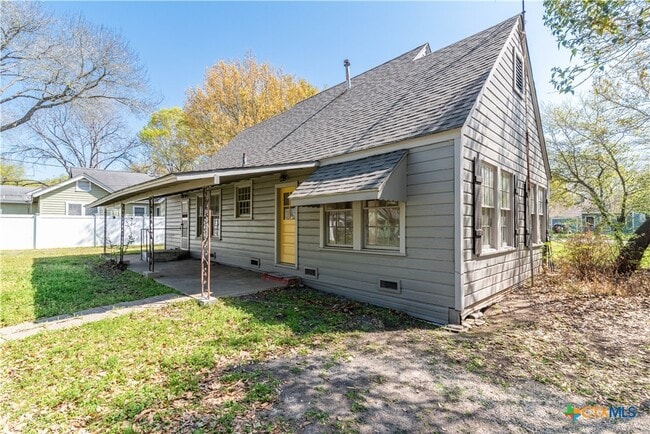 Building Photo - 712 S Walnut Ave