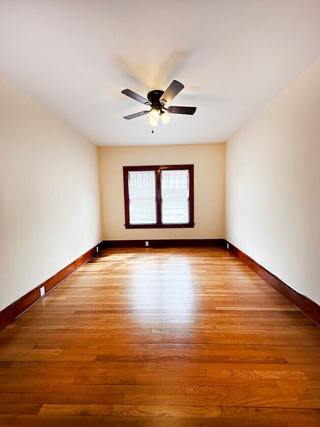 Building Photo - 44 Drew St