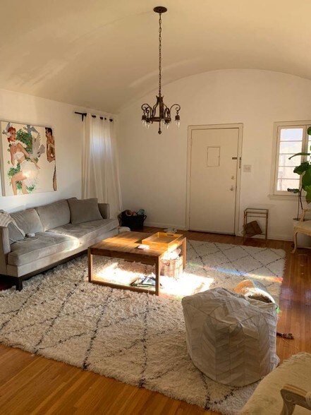 Building Photo - 232 S Poinsettia Pl